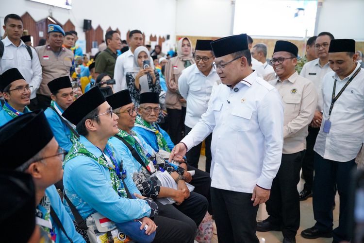 Tinjau Asrama Haji Pondok Gede, Dudung Sampaikan Pesan Prabowo ke Jemaah
