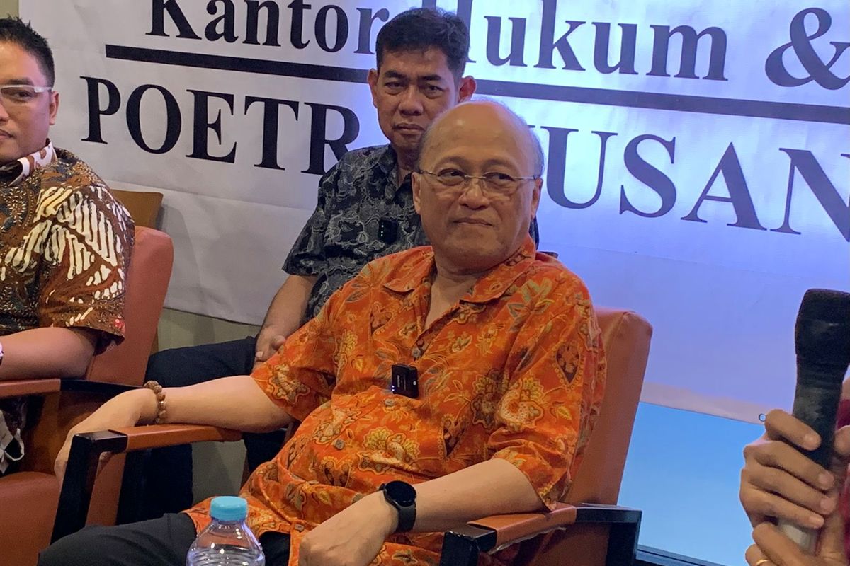 Motivator Mario Teguh membantah dirinya terlibat kasus dugaan penipuan dan penggelapan dalam perjanjian endorsement produk perawatan kulit saat ditemui dalam jumpa pers di kawasan Jakarta Pusat, Sabtu (22/7/2023).