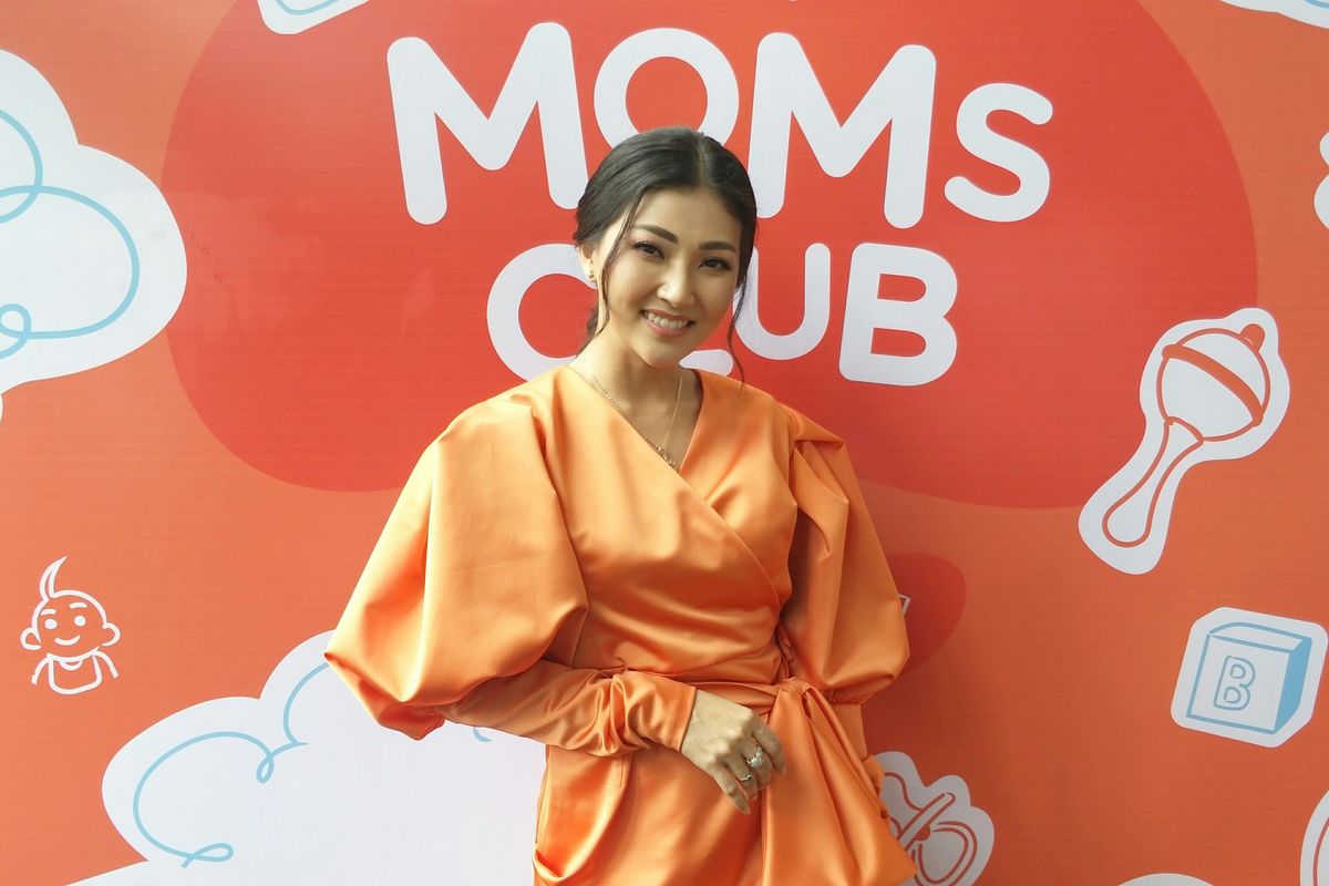 Penyanyi Sarwendah Tan dalam peluncuran Shopee Moms Club di Hotel Atlet Century, Jakarta, Jumat (21/2/2019).