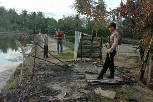 Puluhan Warga Bakar 2 Gubuk yang Kerap Jadikan Tempat Isap Sabu