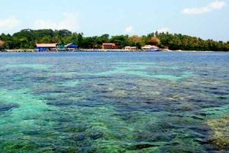 Pulau Pahawang di Kecamatan Marga Punduh, Kabupaten Pesawaran, Provinsi Lampung.