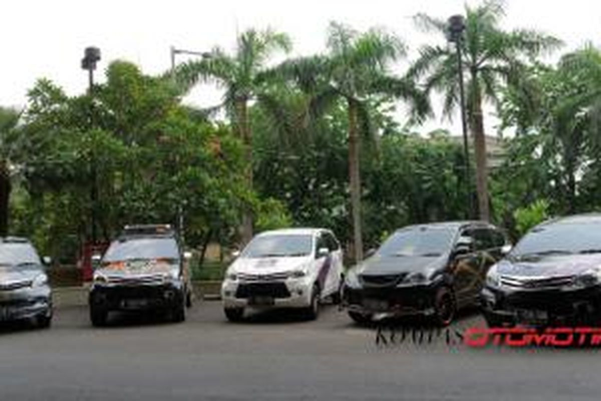 Lima pemenang Avanza Pop You Up dengan tema “Ceritakan Mimpimu dan Kami Wujudkan Untukmu” yang diselenggarakan PT Toyota Astra Motor (TAM),