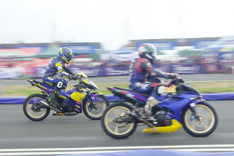 Para pebalap bersaing di Yamaha Cup Race 2020 Boyolali kelas Moped 4T 150cc Tune Up Novice di sirkuit gokart Boyolali, Minggu (1/3/2020).