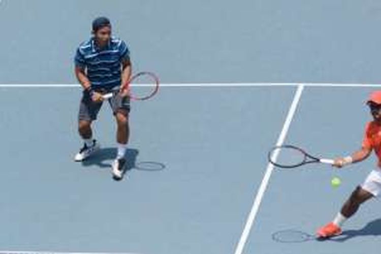 Pertandingan ganda Turnamen tenis internasional Permata Bank Men’s Future 2016 yang berlangsung di lapangan Karebosi, Makassar.