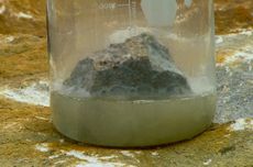 Reaksi Eksoterm antara Batu Kapur dan Air