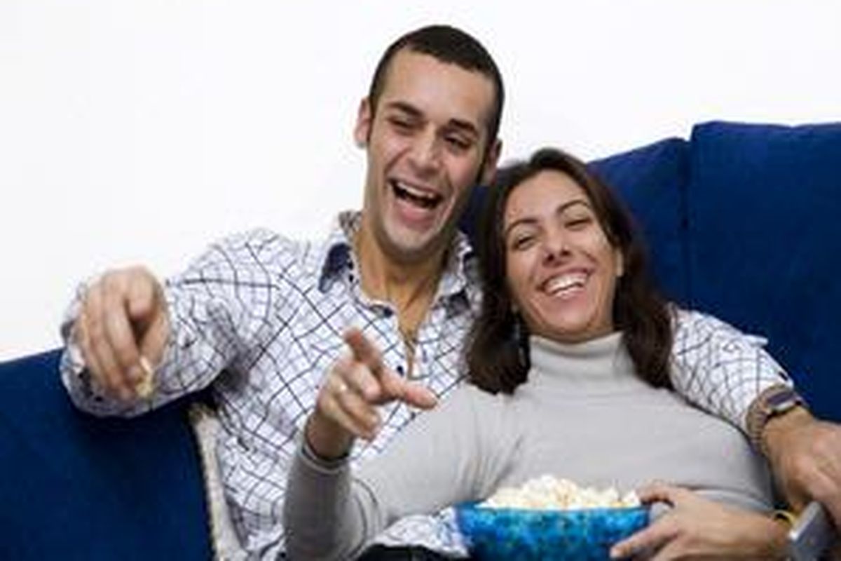 Tonton film komedi agar Anda bisa tertawa lepas.