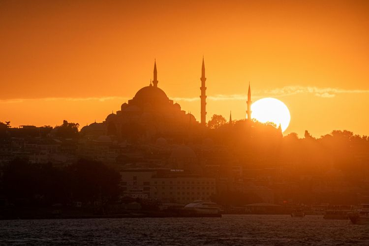 Jadwal buka puasa dan imsak Makassar hari ini