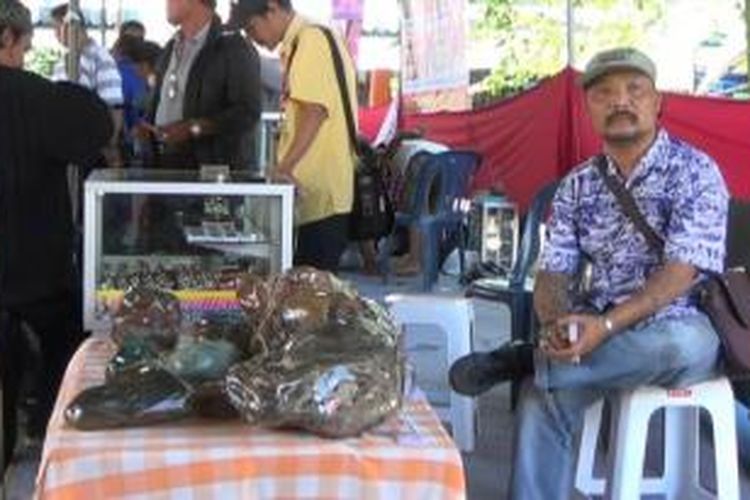 Salah satu stand pameran batu akik di rest area Taman Wisata Candi Borobudur Kabupaten Magelang, Jawa Tengah, Kamis (7/5/2015).