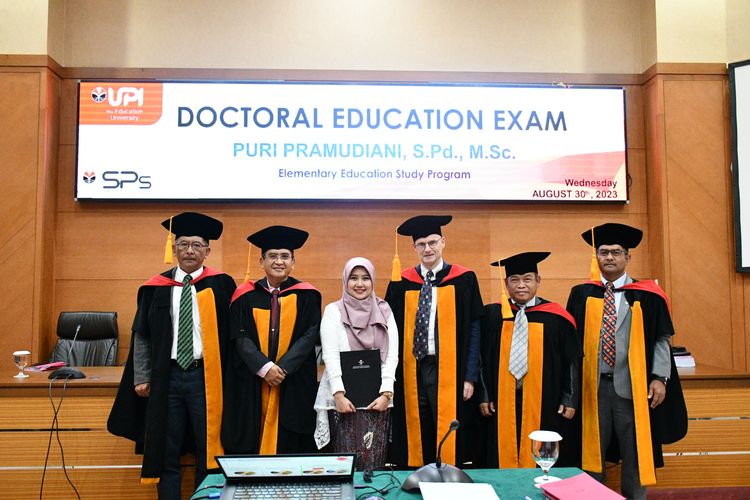 Puri Pramudiani menyelesaikan studi S3 di Universitas Pendidikan Indonesia (UPI) selama 3 tahun dengan predikat cumlaude IPK sebesar 4,00.