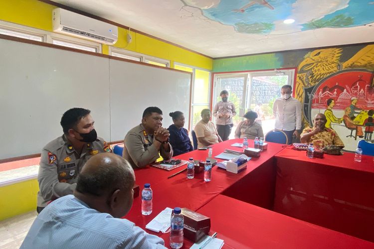 Pertemuan perwakilan Suku Arfak dan suku Ansus Yapen waropen di Manokwari yang di fasilitasi Polres Manokwari