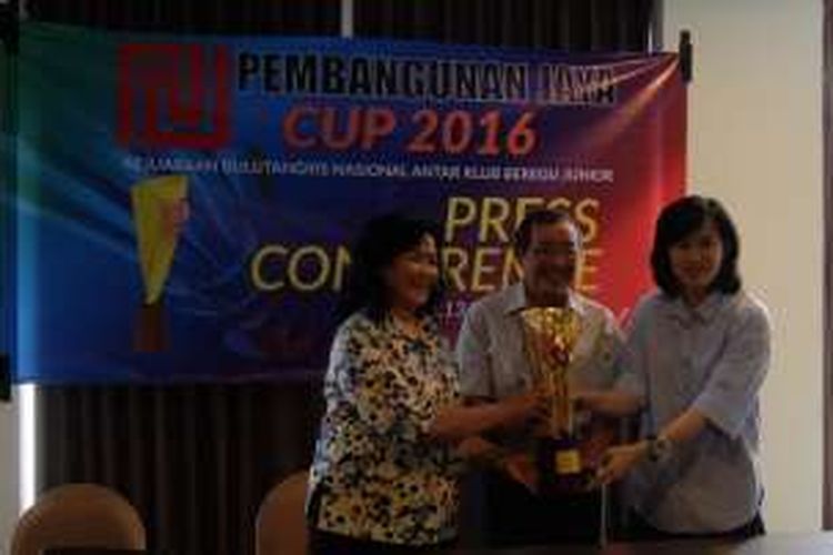 Panitia Pembangunan Jaya Cup 2016 terdiri dari Imelda Wiguna, Bambang Bahagio dan Rosianna Tendean