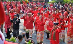 Joget Bersama 11.476 Warga di HUT Kota Semarang, Walkot Ita Ingin Populerkan Nasi Glewo