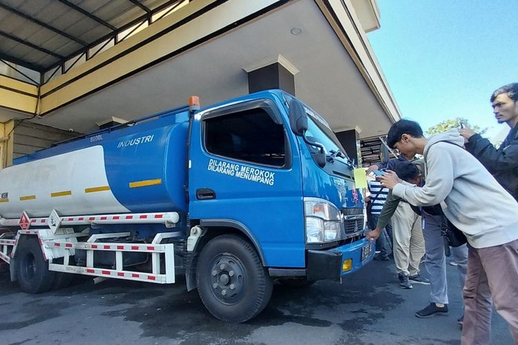 Mafia Penjual Solar Subsidi Jadi Harga Industri di Tasikmalaya Ditangkap Saat Bawa Tangki 8.000 Liter