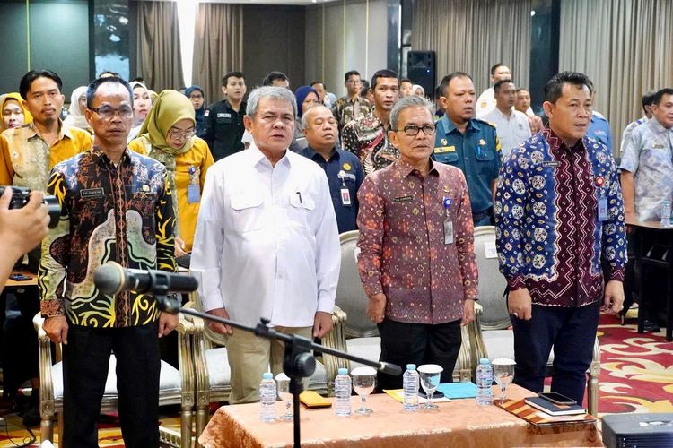 Sekretaris Daerah Provinsi (Sekdaprov) Sumatera Selatan (Sumsel) Suman Asra Supriono dalam Rapat Forum Penataan Ruang Provinsi Sumsel di Grand Atyasa, Palembang, Sumsel, Kamis (15/2/2024).
