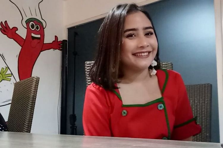 Artis peran Prilly Latuconsina berbincang dengan Kompas.com di Restoran Nona Judes, Petamburan, Jakarta Pusat, Kamis (15/2/2018).