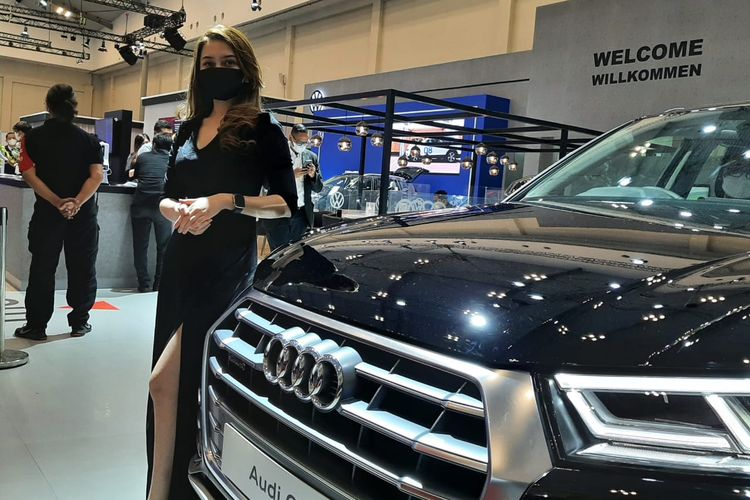 Annisa, usher Audi Indonesia at GIIAS 2021