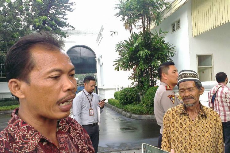 Boediono, salah satu perwakilan petani Telukjambe, Karawang, usai bertemu Jokowi di Istana Negara, Jakarta, Rabu (3/5/2017).