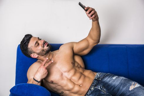 Pria dengan Foto Profil Ini Kecil Peluangnya Dapat Pasangan di Aplikasi Kencan