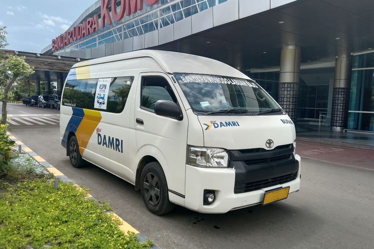 Layanan DAMRI dari Bandara Komodo ke Labuan Bajo. 