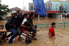 Jalan Abdullah Syafei Masih Ditutup akibat Banjir