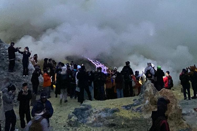 Aktivitas di TWA Kawah Gunung Ijen Banyuwangi 