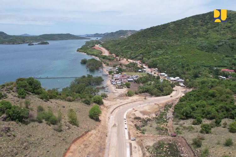 Pembangunan jalan di Labuan Bajo-Tanamori.
