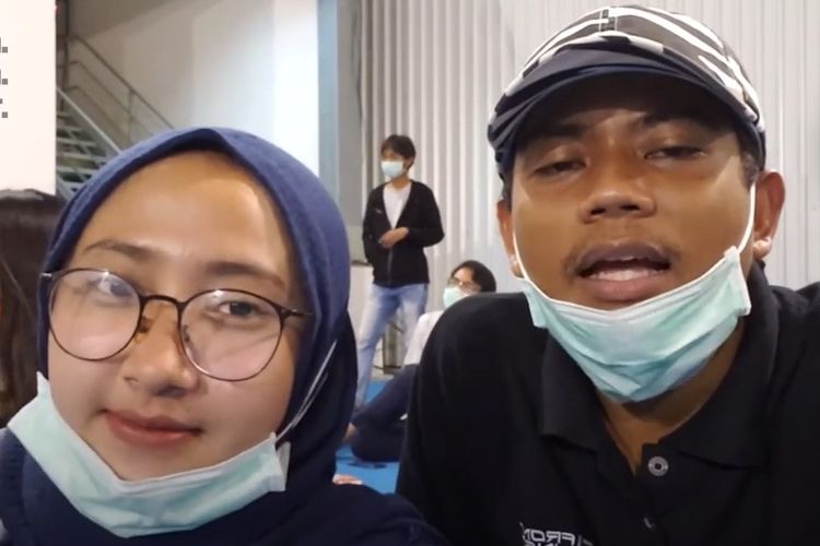 Teuku Fadil (kanan) seorang WNI di Wuhan, China, membagikan pengalamannya saat terjebak lockdown, dievakuasi ke Indonesia, dan menjalani karantina di Natuna.