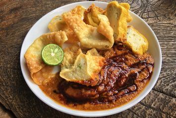 10 Tempat Makan Batagor di Bandung, Jajanan Terenak di Dunia
