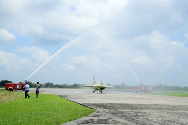 Pesawat tempur F-16 A/B Block 15 di Apron Skadron Udara 3 Lanud Iswahjudi, Madiun, Jawa Timur, Selasa (18/2/2020).