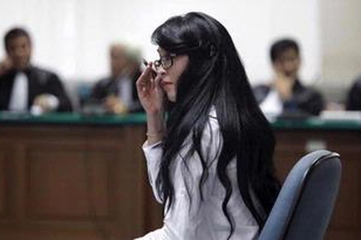 Terdakwa Angelina Sondakh menjalani sidang lanjutan di Pengadilan Tindak Pidana Korupsi, Jakarta, Rabu (19/9/2012). Agenda sidang mendengarkan tanggapan Jaksa Penuntut Umum atas nota keberatan terdakwa dalam kasus dugaan suap di Kementerian Kesehatan dan Kementerian Pendidikan.  