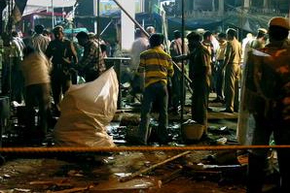 Ledakan dahsyat di Paharganj meluluhlantakkan pasar yang selalu ramai ini. 