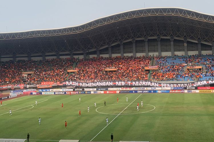 Suasana Liga 1 2023-2024 antara Persija vs Persib di Stadion Patriot Candrabhaga, Bekasi, Sabtu (2/9/2023).