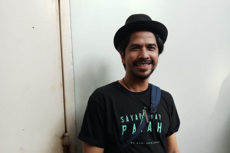 Ariyo Wahab yang turut menyaksikan film Sayap Sayap Patah yang diputar premier di XXI Epicentrum, Jakarta Selatan baru-baru ini. 