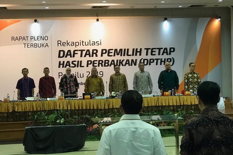 Rapat pleno penetapan Daftar Pemilih Tetap Hasil Perbaikan (DPTHP) Pemilu 2019 di Kantor KPU, Jakarta Pusat, Minggu (16/9/2018).