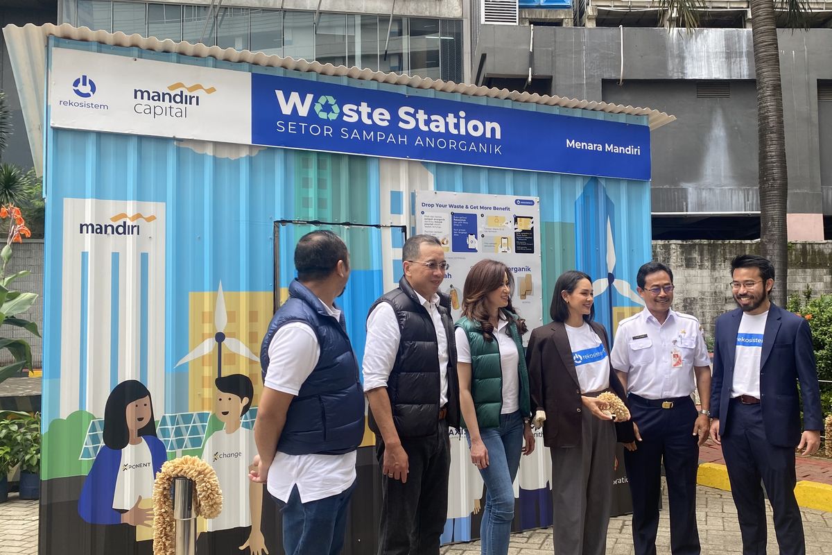 Peluncuran Reko Waste Station di area Menara Mandiri, Sudirman, Jakarta Selatan, Rabu (21/2/2024).