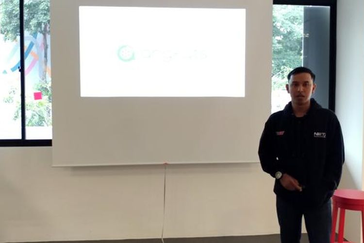 Try Wahyudinata dari startup Angkuts memberikan presentasi di hadapan VC Innov8 di Singapura, Selasa (14/2/2017)