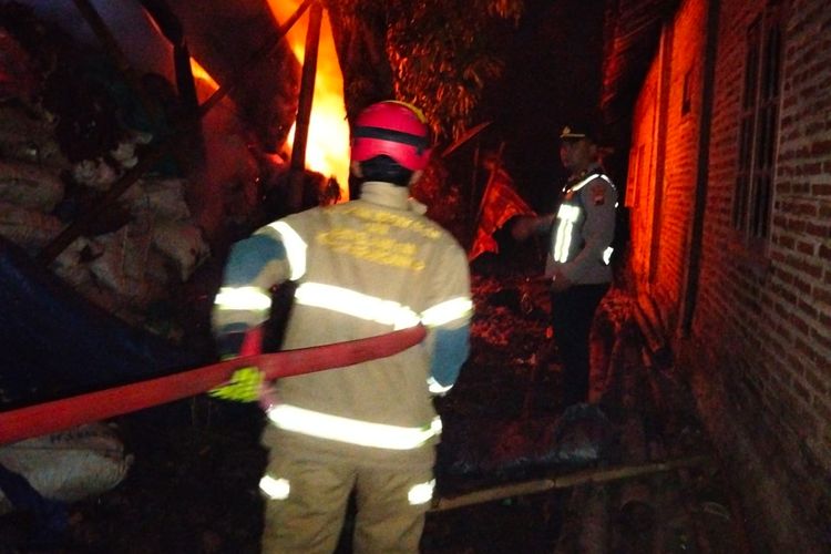 Gudang Produksi Arang di Karanganyar Terbakar, Api Diduga dari Sisa Pembakaran