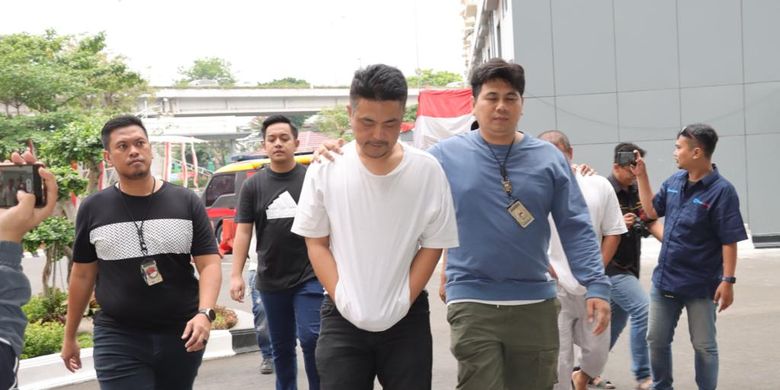 Pesulap Oge Arthemus Ditangkap Polisi Terkait Ganja saat "Touring" di  Yogyakarta