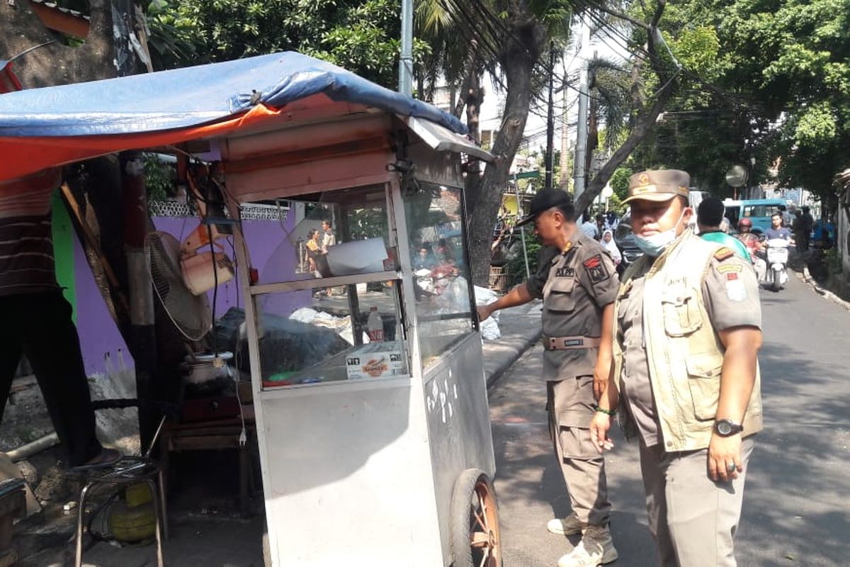 Penertiban PKL di Kawasan Senen, Jakarta Pusat,  Rabu (10/7/2019).