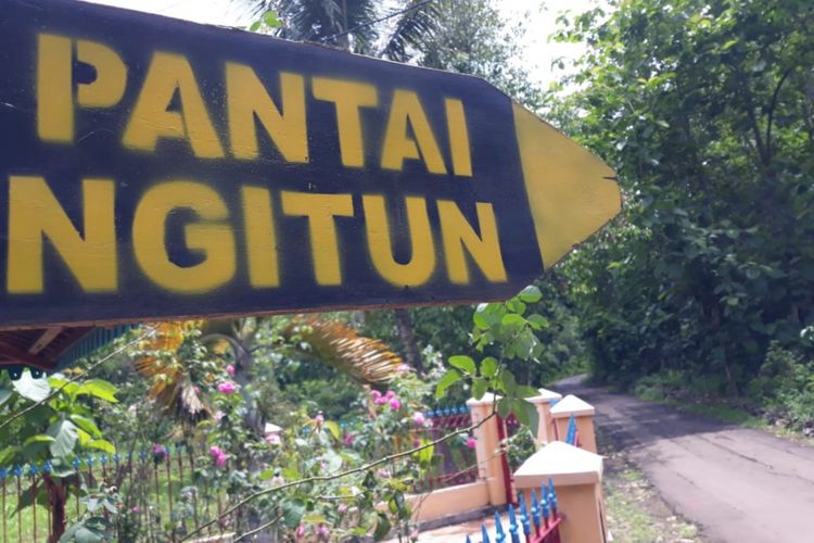 Jalan menuju Pantai Ngitun, Desa Purwodadi, Kecamatan Tepus, Gunungkidul, Masih diberi tulisan Sederhana 