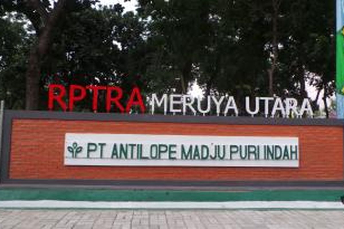 Ruang Publik Terpadu Ramah Anak (RPTRA) Meruya Utara, Kembangan, Jakarta Barat. RPTRA Meruya Utara dibangun oleh PT Metropolitan Kencana dengan anggaran sebesar Rp 998 juta.