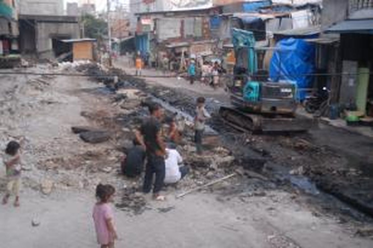 Kondisi bekas kandang rumah potong hewan (RPH) Pasar Blok G Tanah Abang, Jakarta, Selasa (13/8/2013). Got yang tersumbat di pasar itu kini sudah dibersihkan.