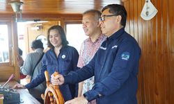 Kementerian KP Terima Hibah Kapal dari WWF Indonesia untuk Pengembangan SDM KP