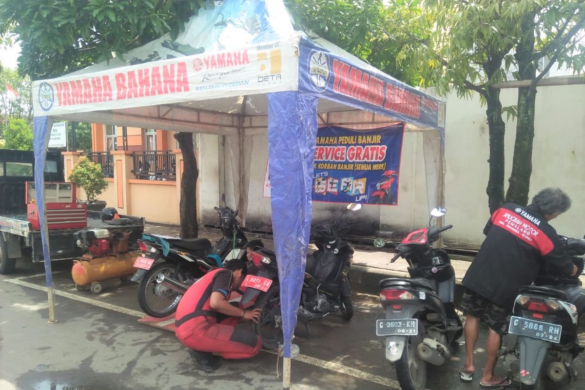 Yamaha memberikan service gratis untuk pemilik motor yang terdampak banjir di Jawa Tengah