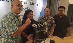 Chandra Asri Kembangkan Produk Aspal dari Cacahan Plastik