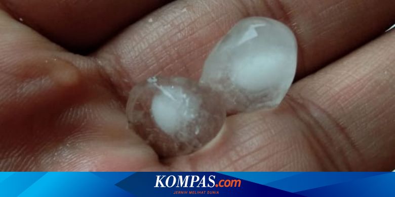 Hujan Deras Disertai Es Terjadi di Salatiga - Vimarsana News
