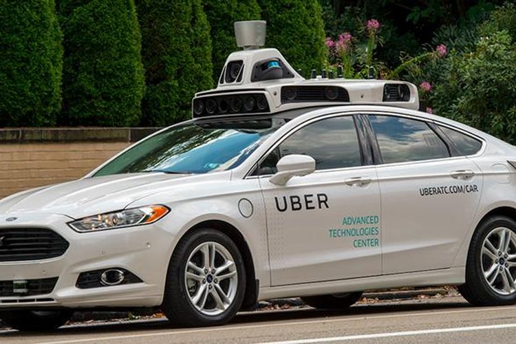 Mobil tanpa sopir Ford Fusion yang mulai dioperasikan oleh Uber di Kota Pittsburgh, AS, Rabu (14/9/2016)