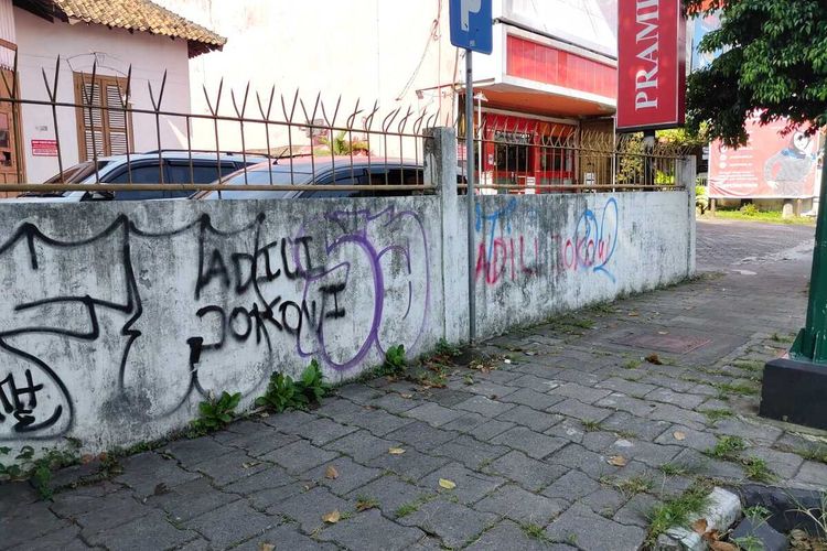 Vandalisme Adili Jokowi di Jalan Sultan Agung, Kota Yogyakarta, Rabu (5/2/2025)