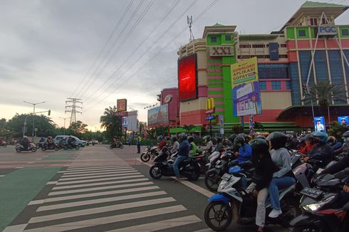Ratusan Pengendara Lewati Marka Garis Putih, Bikin Kagok Pejalan Kaki di Simpang PGC
