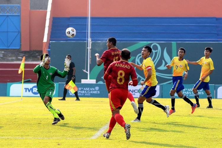 Timnas sepak bola cerebral palsy (CP) Indonesia berhasil mengalahkan Thailand 3-2 pada laga pertama preliminary round ASEAN Para Games 2022 di Stadion Universitas Negeri Sebelas Maret (UNS) Kampus Kentingan, Surakarta, Jawa Tengah, Minggu (31/7/2022) pagi WIB.